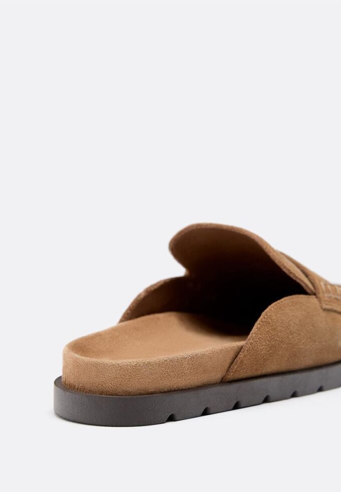 Zuecos tipo mocasín de piel sin espalda